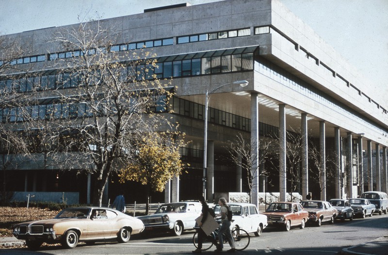 Moshe Safdie Remembers John Andrews (1933–2022)